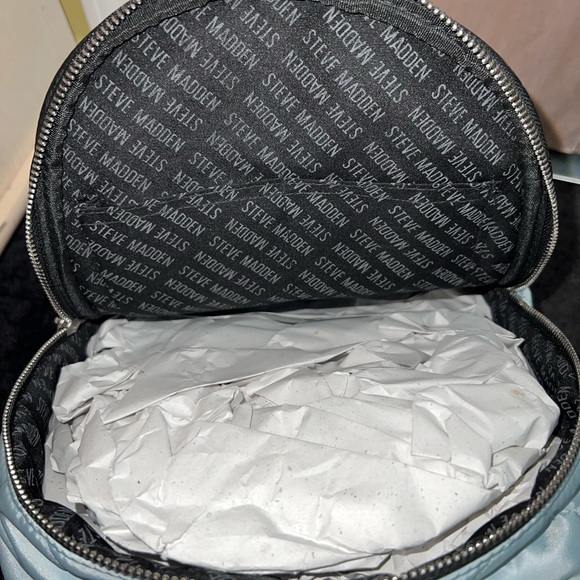 *NWT* Steve Madden Quilted Mini Backpack w/ Detachable Wristlet - Picture 15 of 16